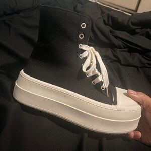 Stylish men/womens Black and White High-Top Sneakers size EU40 men7/women9